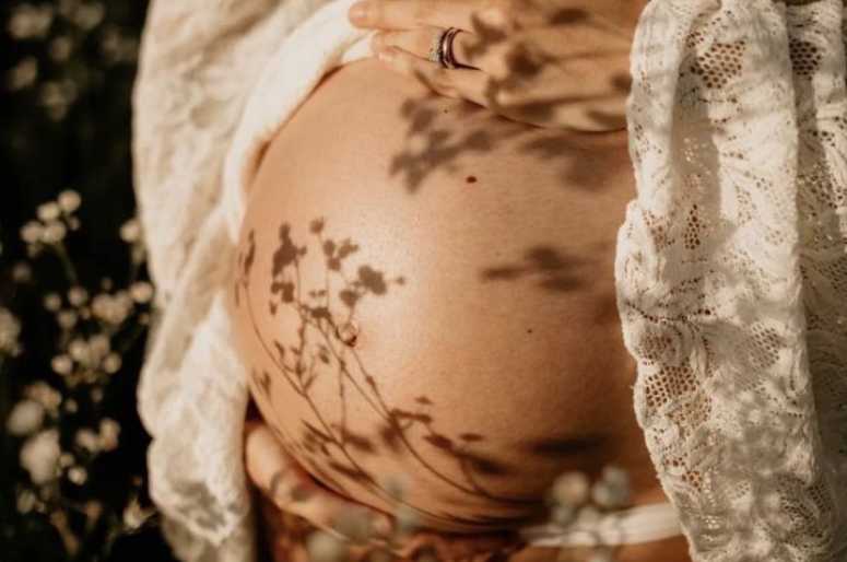5 Creative Ideas For A Maternity Photo Shoot